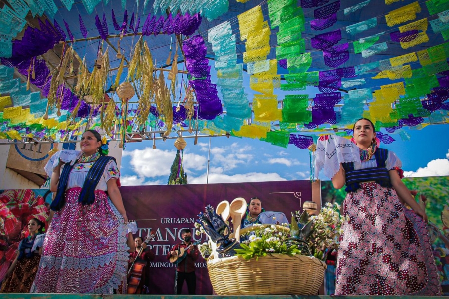 Turistas y uruapenses disfrutaron de la cultura del Barrio de la Magdalena 