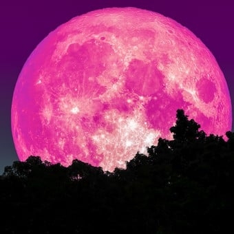 Luna rosa, broche final de Semana Santa 2022
