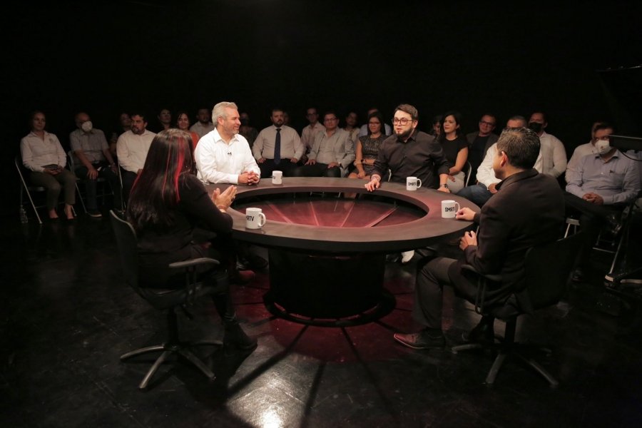 Presentan al Gobernador, nueva imagen y programación del SMRTV