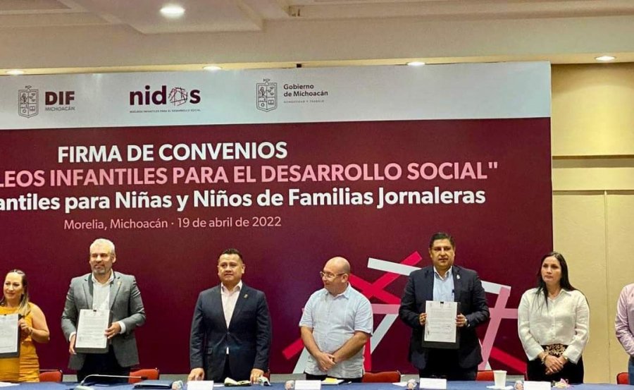 Nacho Campos firma convenio para crear dos estancias infantiles para hijos de jornaleros
