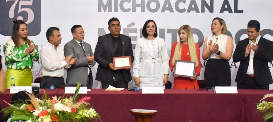 Distingue Congreso del Estado con Medalla Michoacán al Mérito Docente a Escuela Normal Rural Vasco de Quiroga