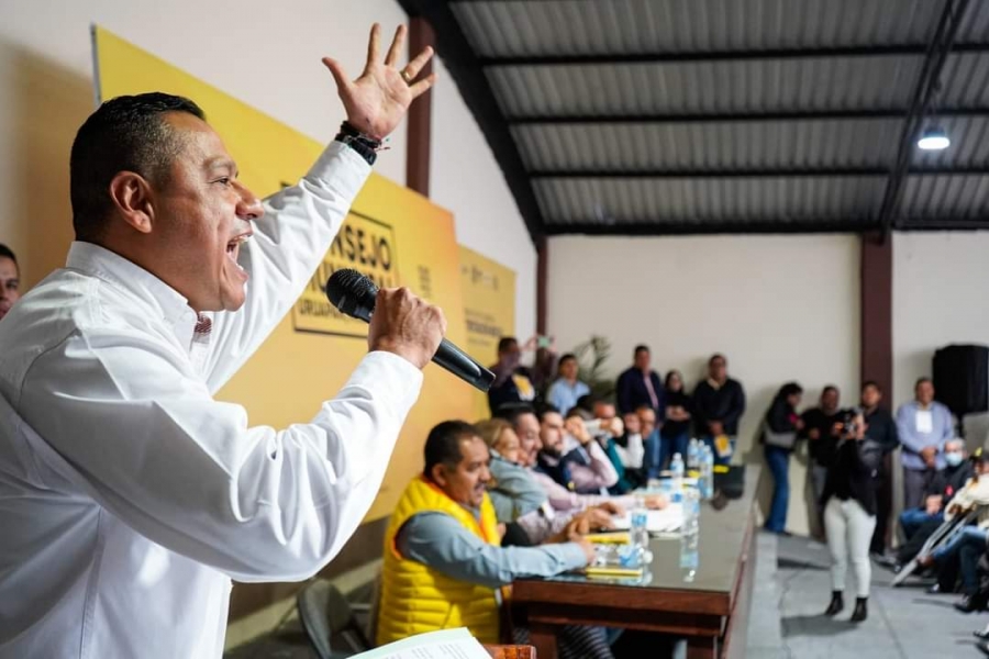 El Lic. Alejandro Mejia es el nuevo dirigente municipal del PRD en #Uruapan ☀️