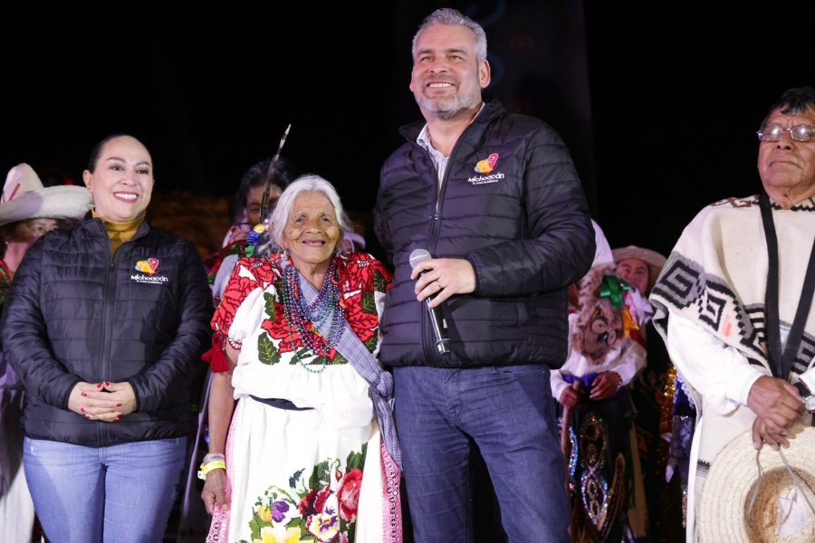 Asiste Bedolla a la K'uínchekua; celebra su gran esencia