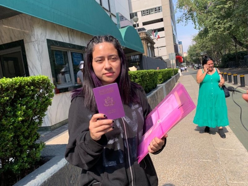 Renuevan pasaporte a hermana de Ana Fernanda Basaldua, la soldado hallada muerta en Texas