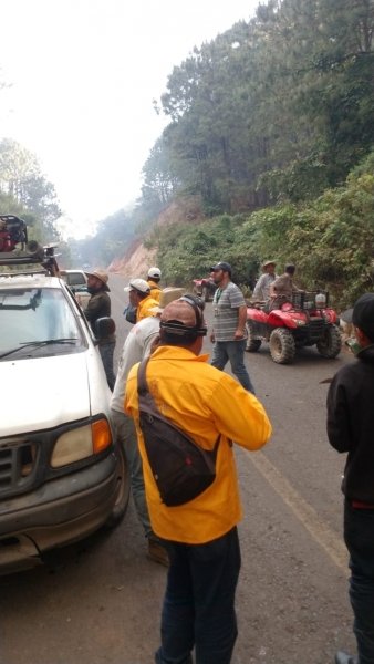 Gobierno de Michoacán envía helicóptero para atender incendio forestal en Cotija