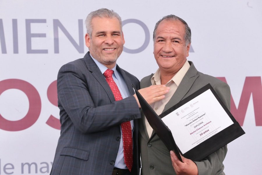 De la mano con el magisterio vamos por la reconstrucción educativa del estado: Bedolla