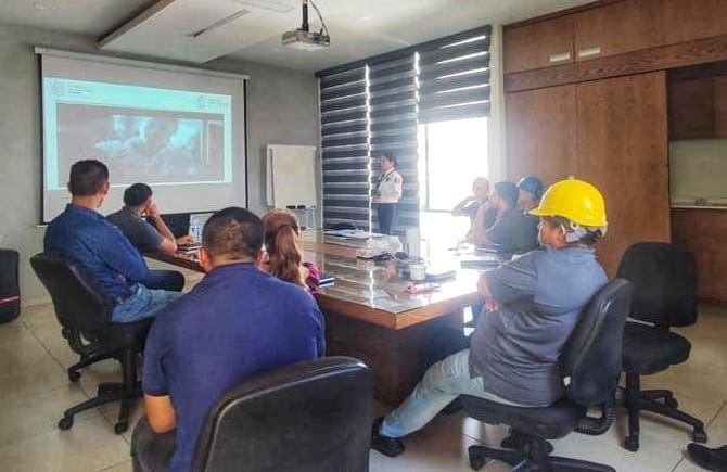 Tránsito y Movilidad de la SSP llevó talleres a empresas de Peribán