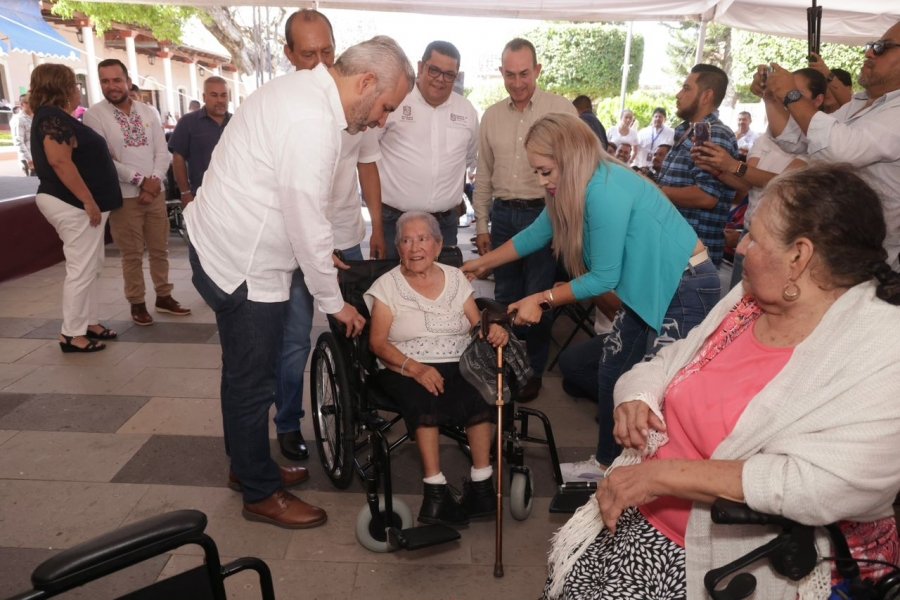 Arteaga sigue de pie con seguridad y  actividad productiva: Bedolla