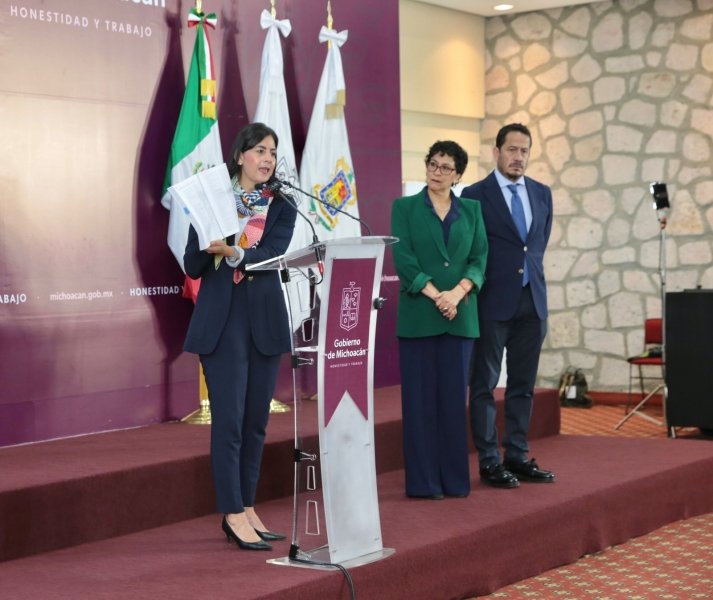 Enseñarán con nuevos libros más de 35 mil docentes en Michoacán