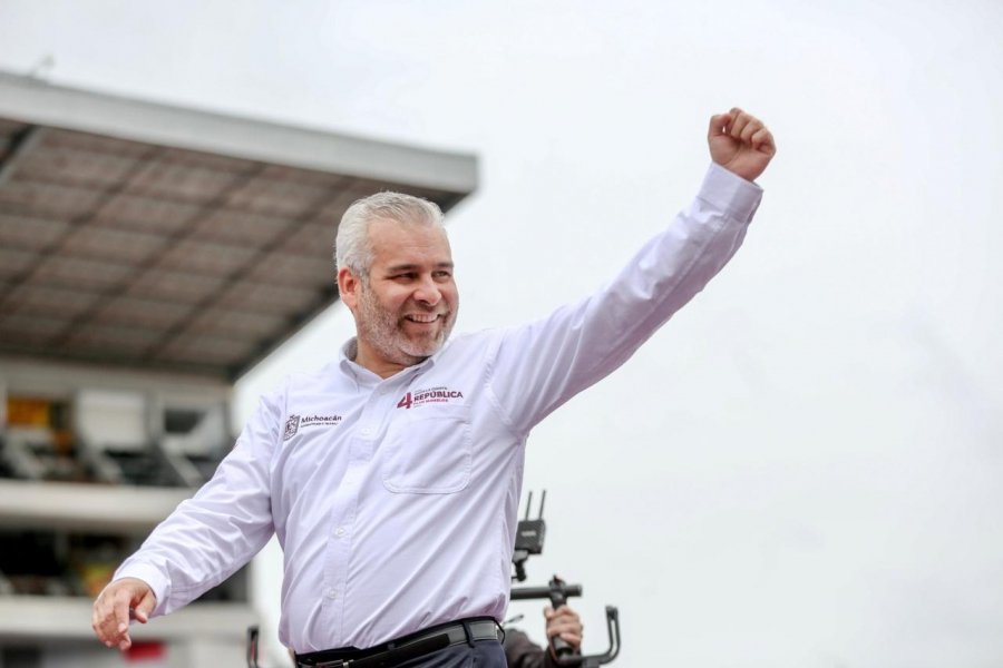 Batalla por los libros es por humanismo: Bedolla