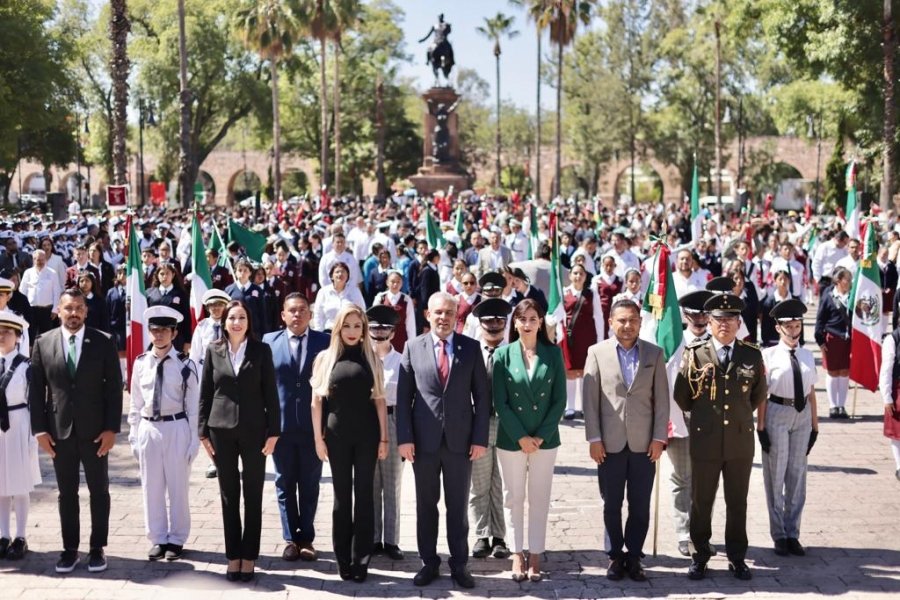 Bedolla y SEE fomentan en estudiantes valores cívicos