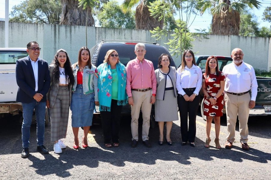 A propuesta de Mónica Valdez, Conalep de Zacapu recibe vehículo donado por el Congreso Local
