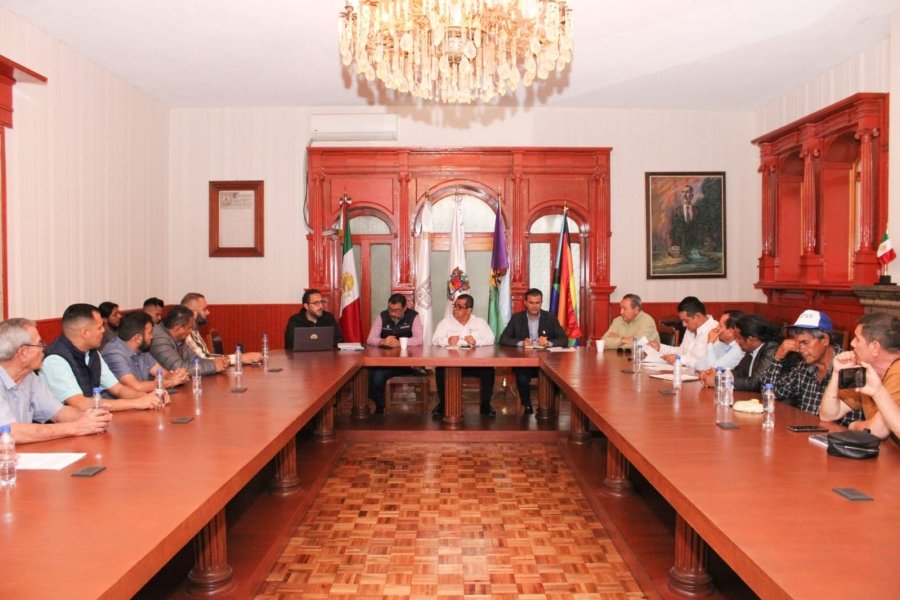 Cumple Gobierno de Michoacán acuerdo con transportistas de Uruapan