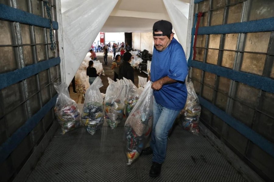 Michoacán envía primer camión con ayuda humanitaria a Guerrero, del Festival Jalo