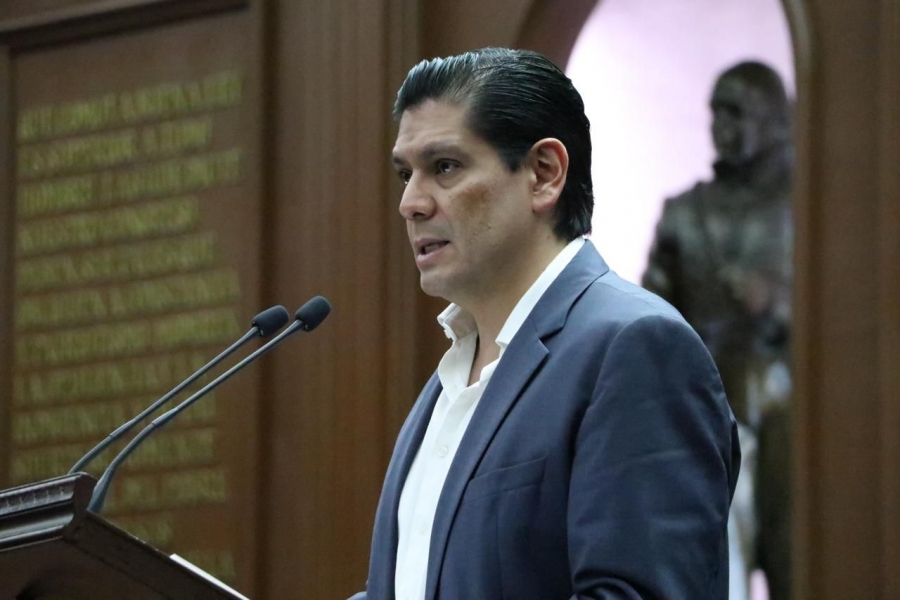 Presenta Ernesto Núñez iniciativa para penalizar cohabitación forzada