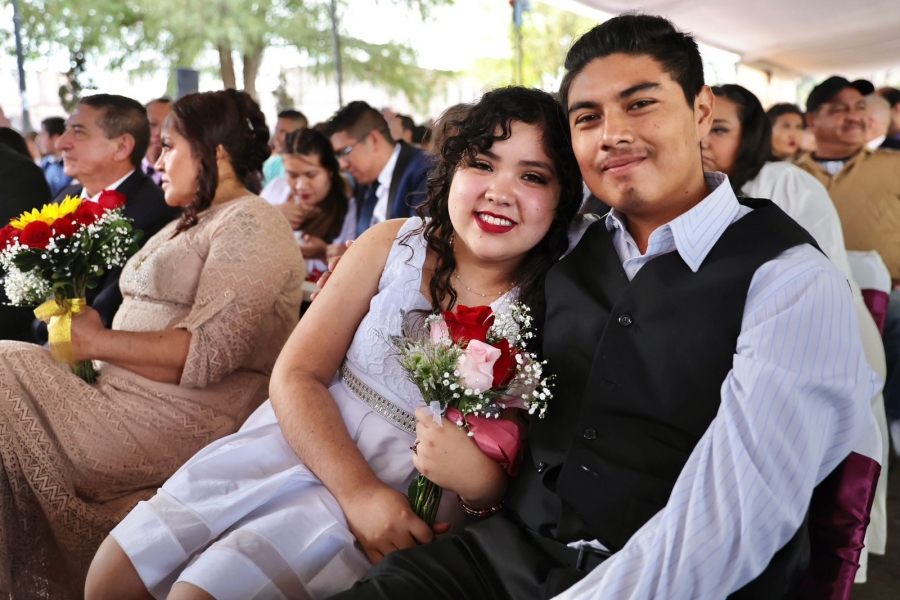 Dos mil parejas se dan el sí en Michoacán al participar en bodas colectivas