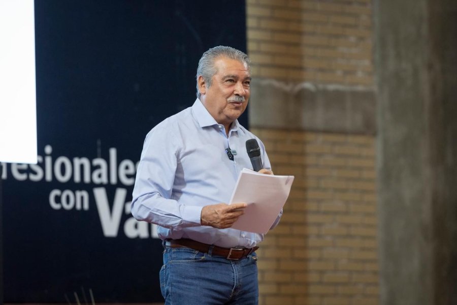 Acceso a becas y fortalecimiento de programas de estudio, compromisos de Morón con universitarios