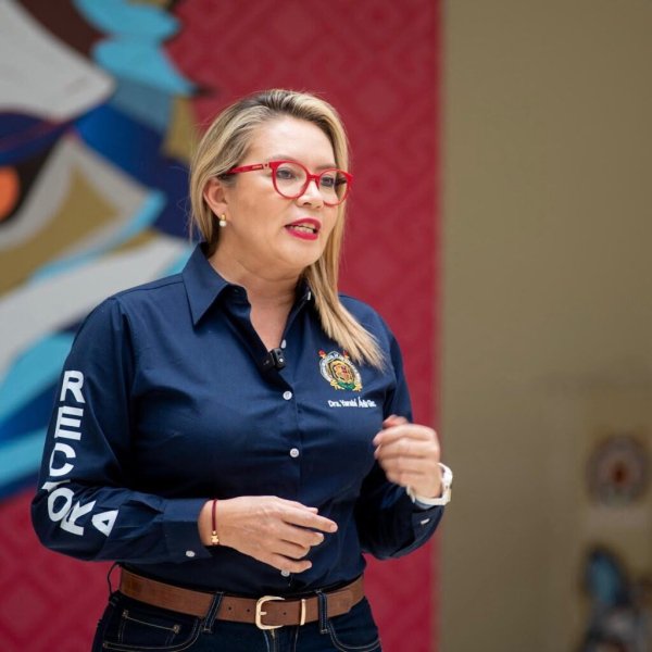 Rectora Yaraví devuelve y respalda candidatura del hijo del excoordinador de penales en Michoacán