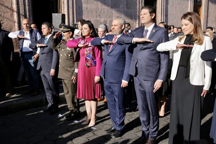 Participa Bedolla en colocación de Bando Solemne por 481 aniversario de Morelia