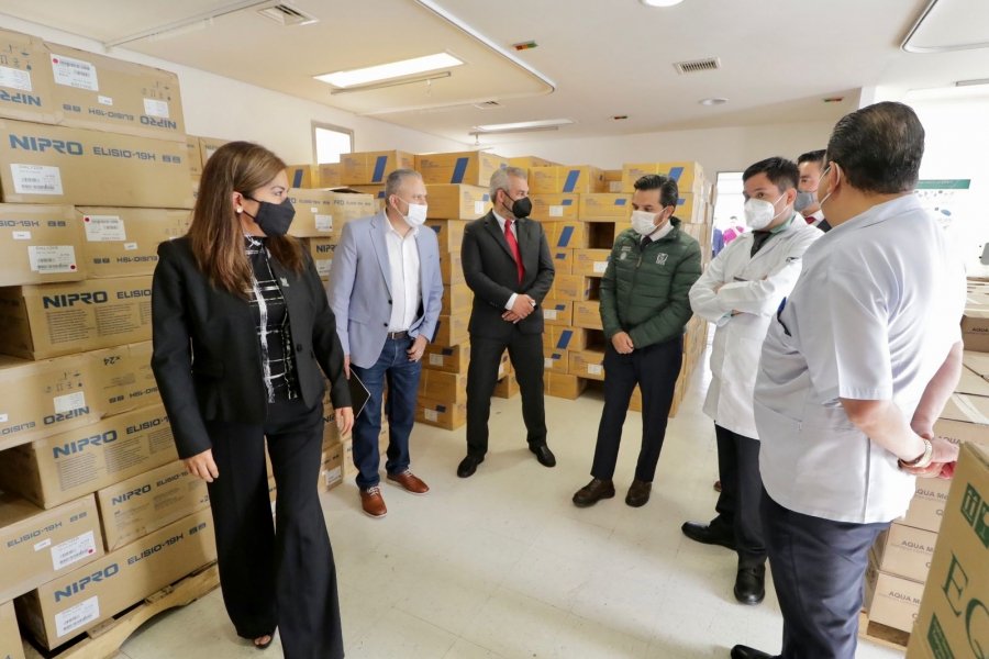 Inauguran Bedolla y Zoé Robledo Centro de Hemodiálisis en Morelia