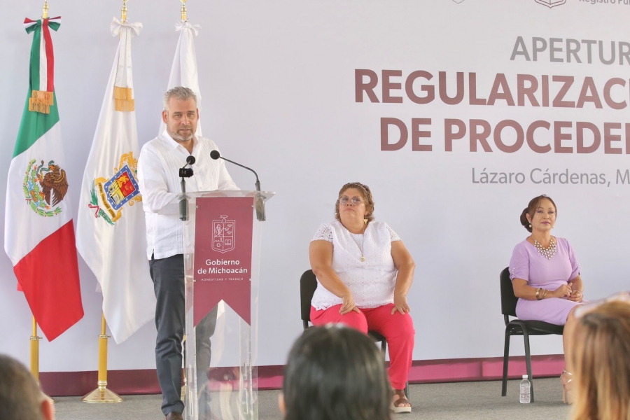 Apertura Bedolla módulo para regularización de vehículos extranjeros en Lázaro Cárdenas