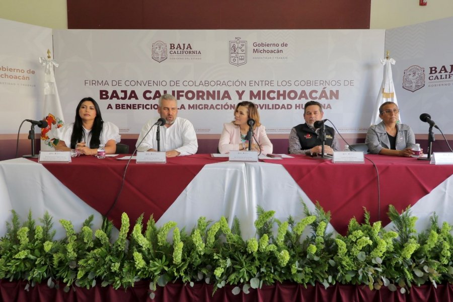 Gobiernos de Michoacán y BC firman convenio de apoyo a desplazados y migrantes