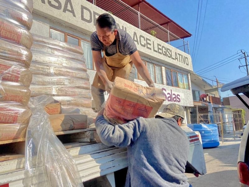 Mayela Salas continúa apoyando a familias uruapenses con materiales a bajo costo