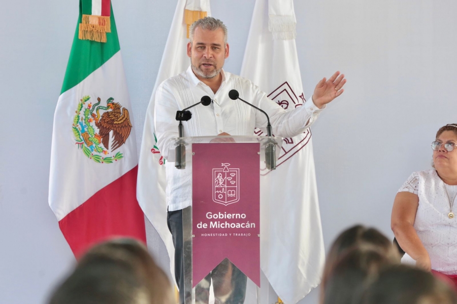 Apertura Bedolla módulo para regularización de vehículos extranjeros en Lázaro Cárdenas