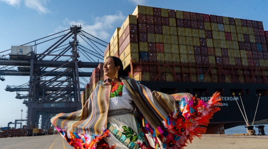 Regresa a Lázaro Cárdenas el gigante; es el único puerto del Pacífico mexicano que lo puede recibir